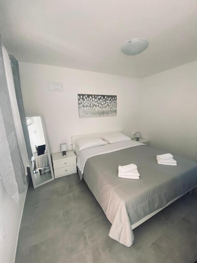 Apartmani Mila Starigrad Paklenica Bagian luar foto