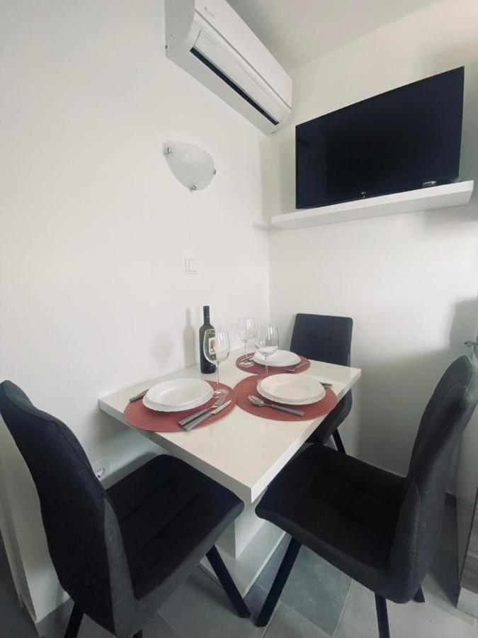 Apartmani Mila Starigrad Paklenica Bagian luar foto