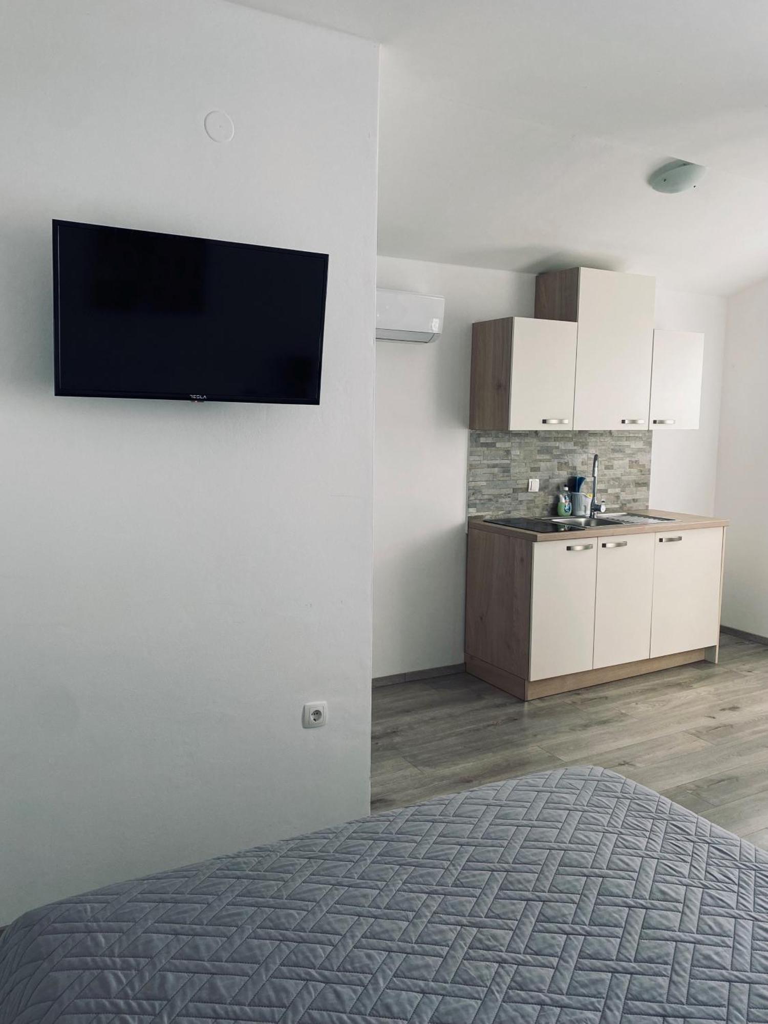 Apartmani Mila Starigrad Paklenica Bagian luar foto
