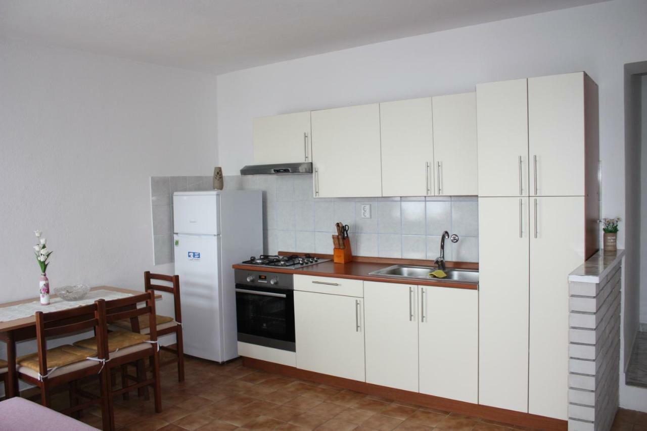 Apartmani Mila Starigrad Paklenica Bagian luar foto