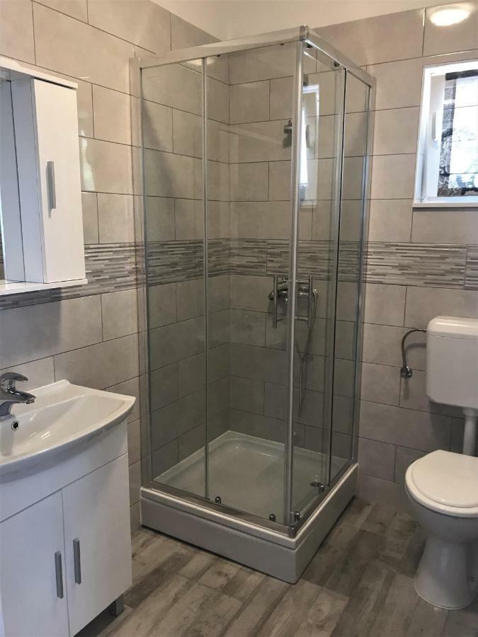 Apartmani Mila Starigrad Paklenica Bagian luar foto