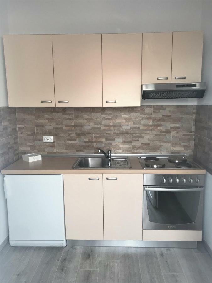 Apartmani Mila Starigrad Paklenica Bagian luar foto