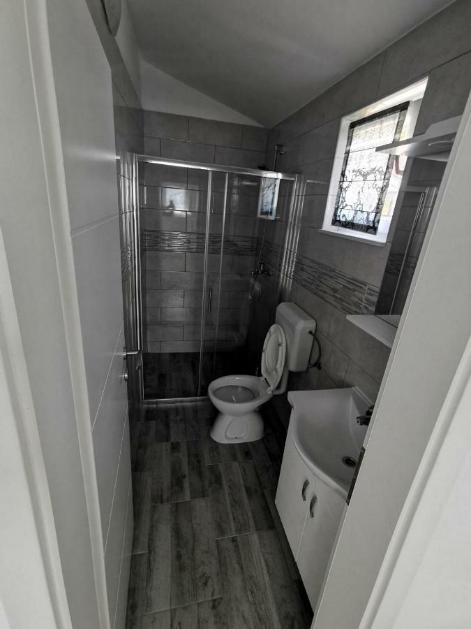 Apartmani Mila Starigrad Paklenica Bagian luar foto